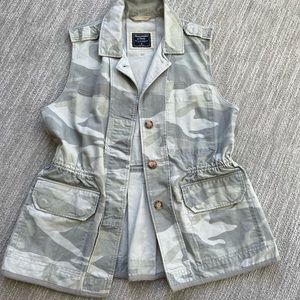 Abercrombie & Fitch Camo Vest